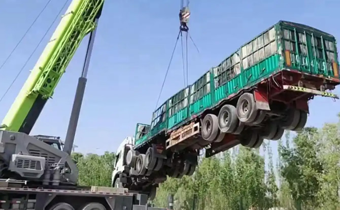 新龙道路脱困救援案例